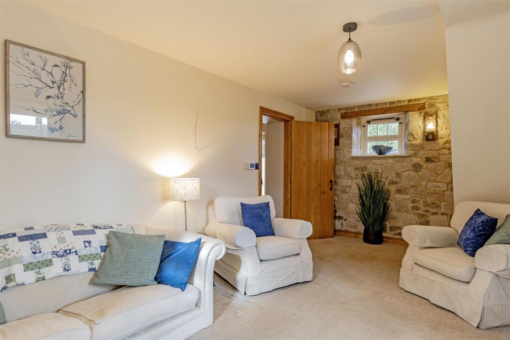 Reception Room-3.jpg