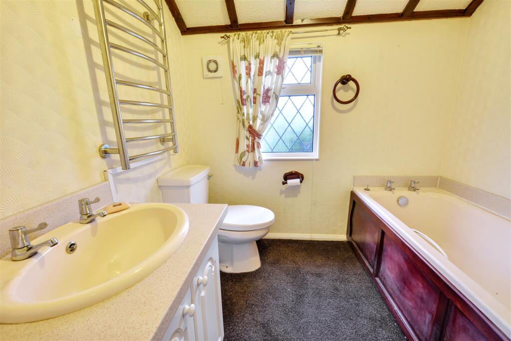 Bathroom_1.jpeg