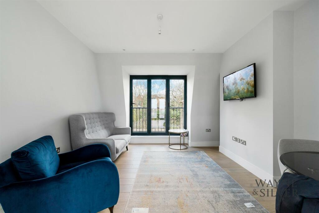 Flat 7, Frognal Court NW3 5HG-3.jpg