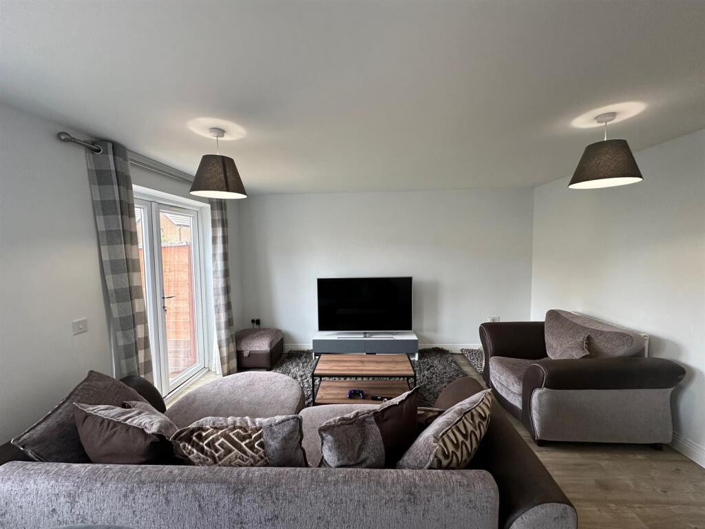 Lounge/Dining Room