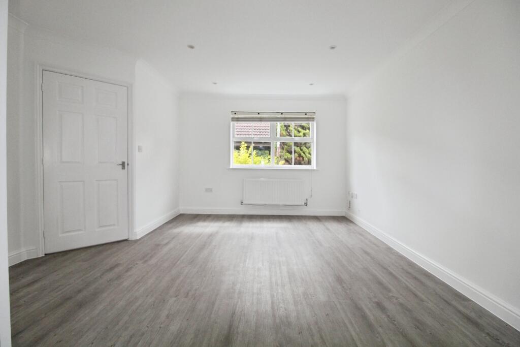 pbox-bedroom-312800.JPG