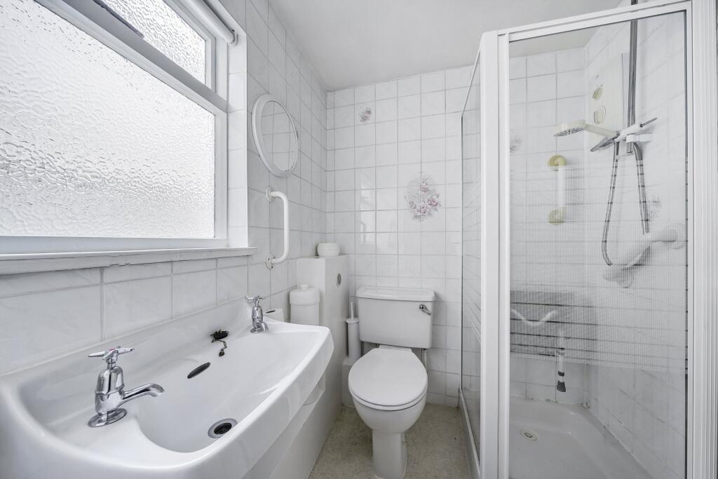 Gf Shower Room