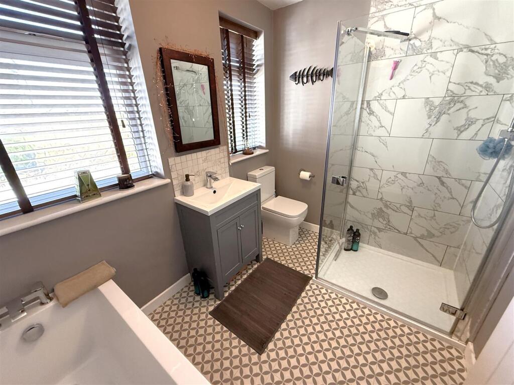 BATH/SHOWER ROOM