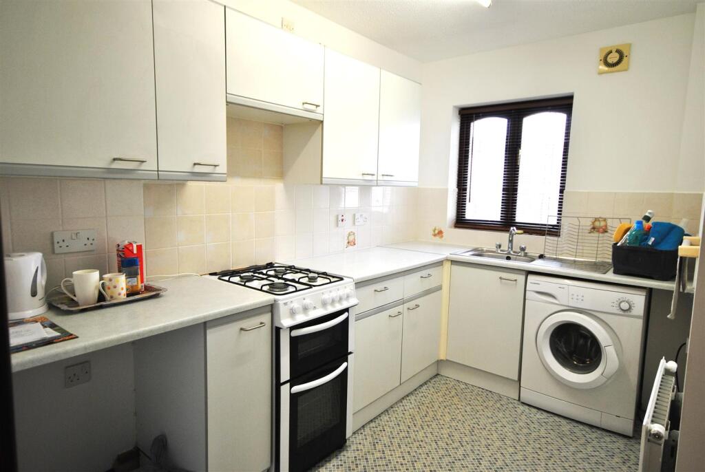 Kitchen 1.JPG