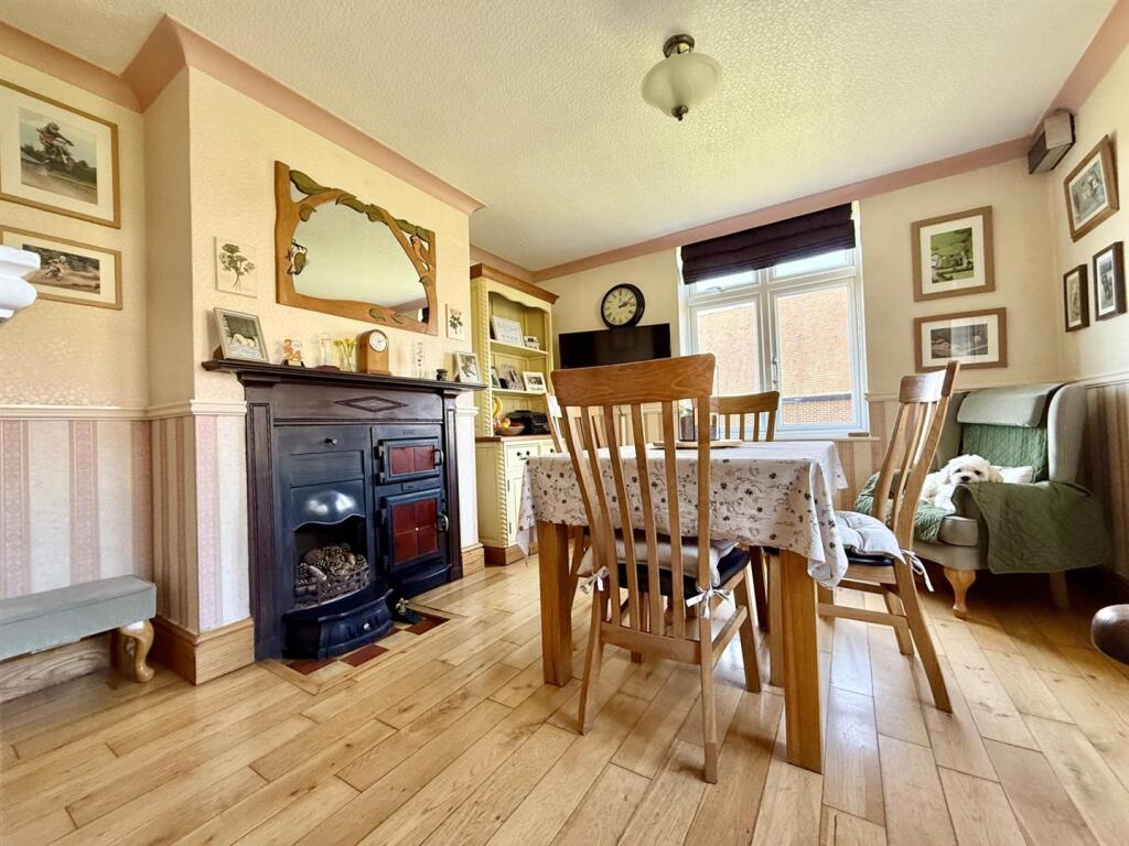 DiningRoom.jpg