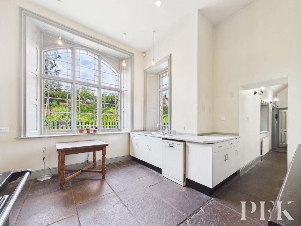Kitchen / Dining