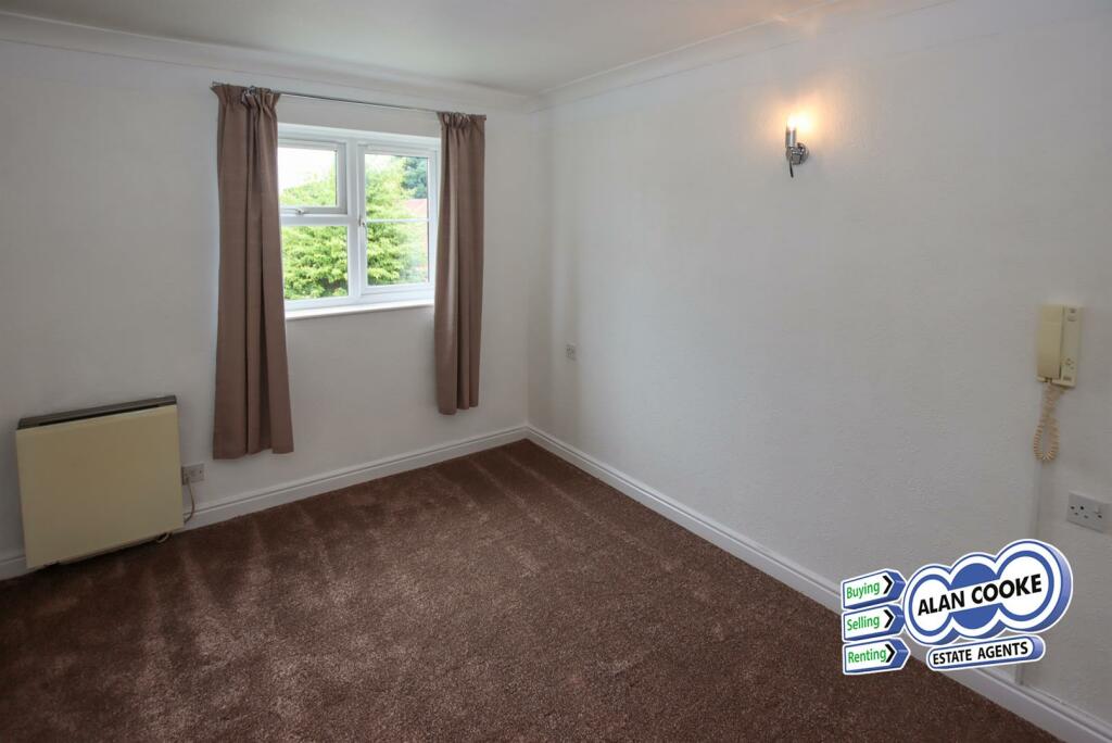 DOUBLE BEDROOM