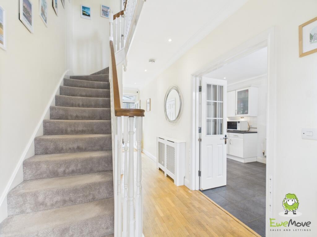 EweMove Basingstoke Estate Agents 17 Gaiger Avenue