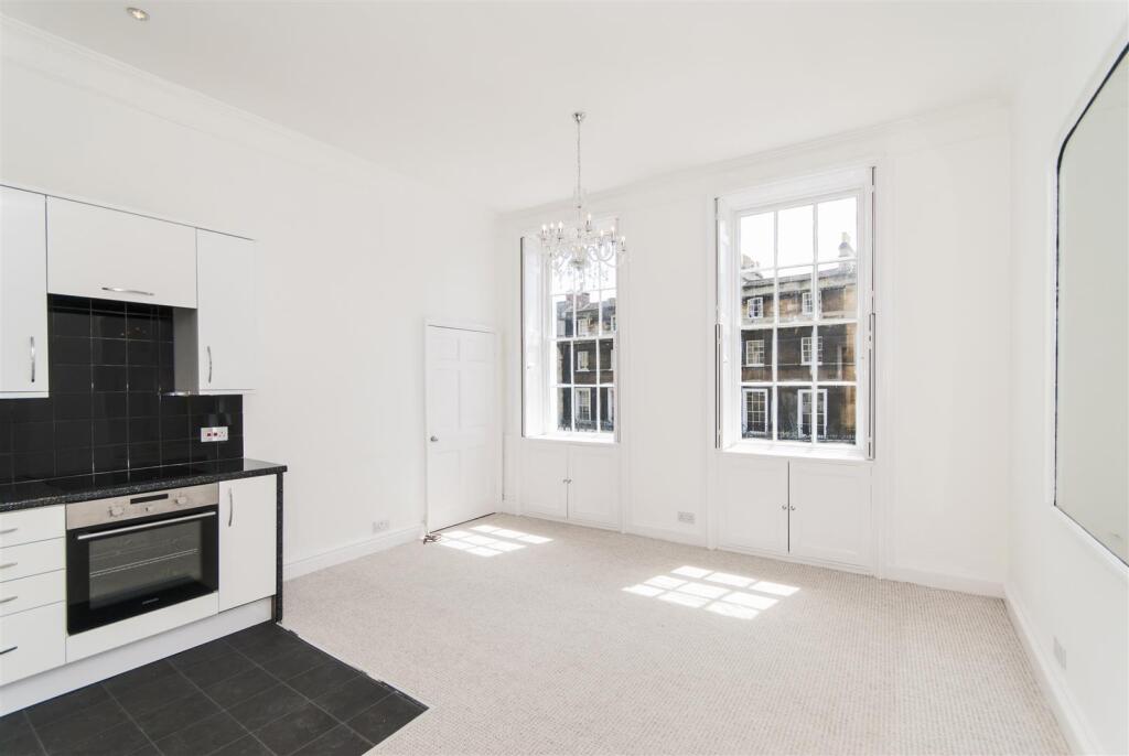SITTING ROOM/KITCHEN
