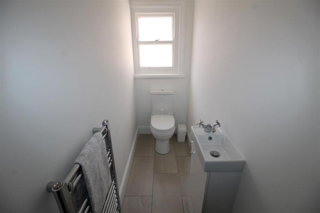 Park Rd, 50A, separate WC.JPG