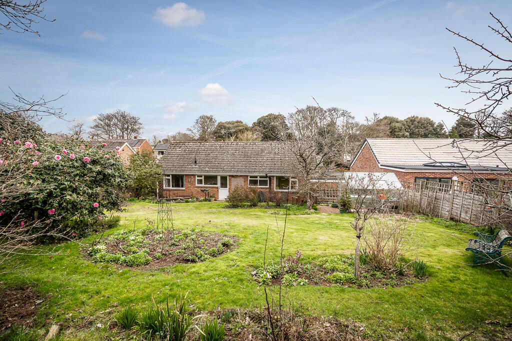 32 Winslade Park ...