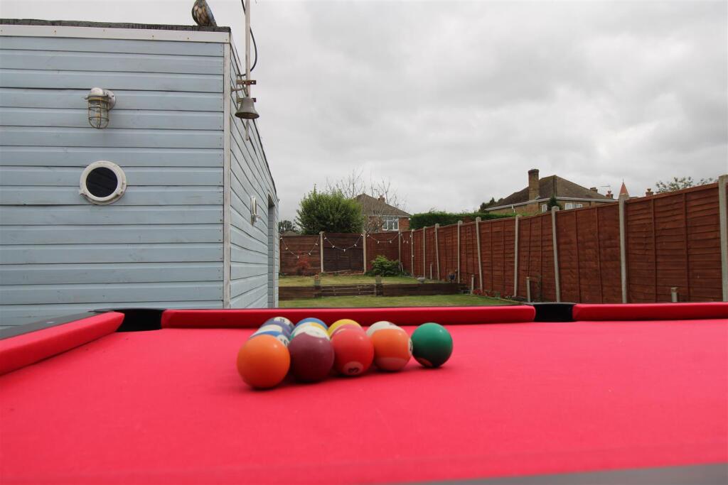 Pool table