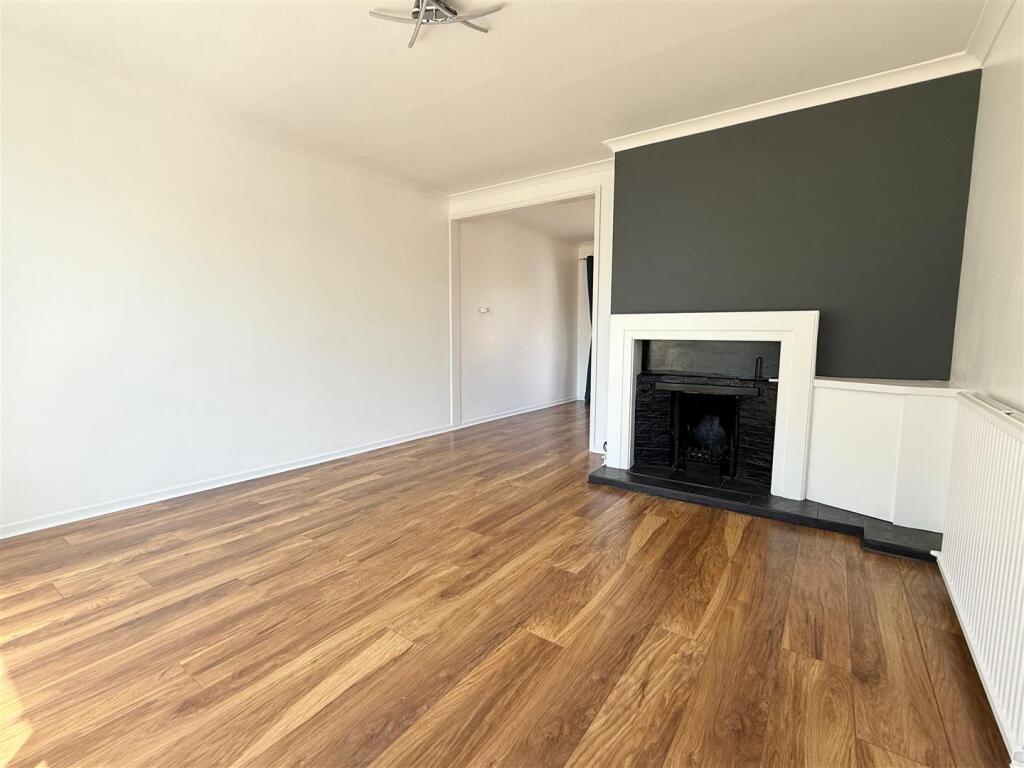 Living Room 2.jpg