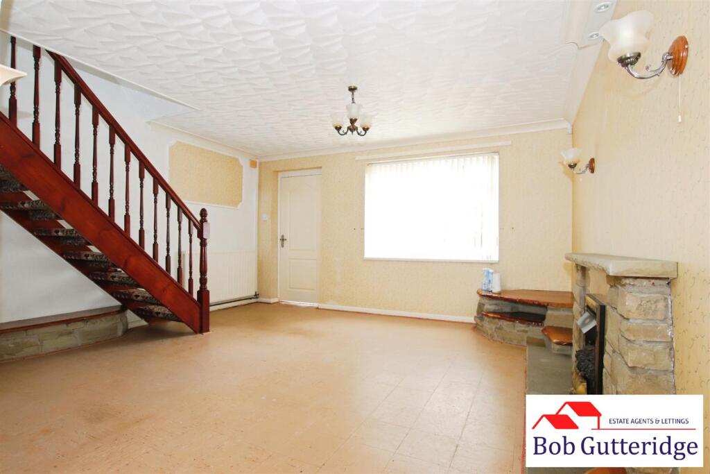 OPEN PLAN "L" SHAPED LOUNGE / DINING ROOM