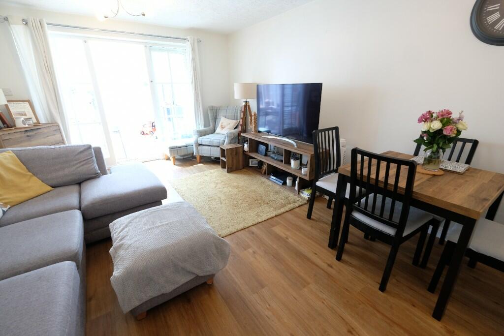 SITTING/DINING ROOM