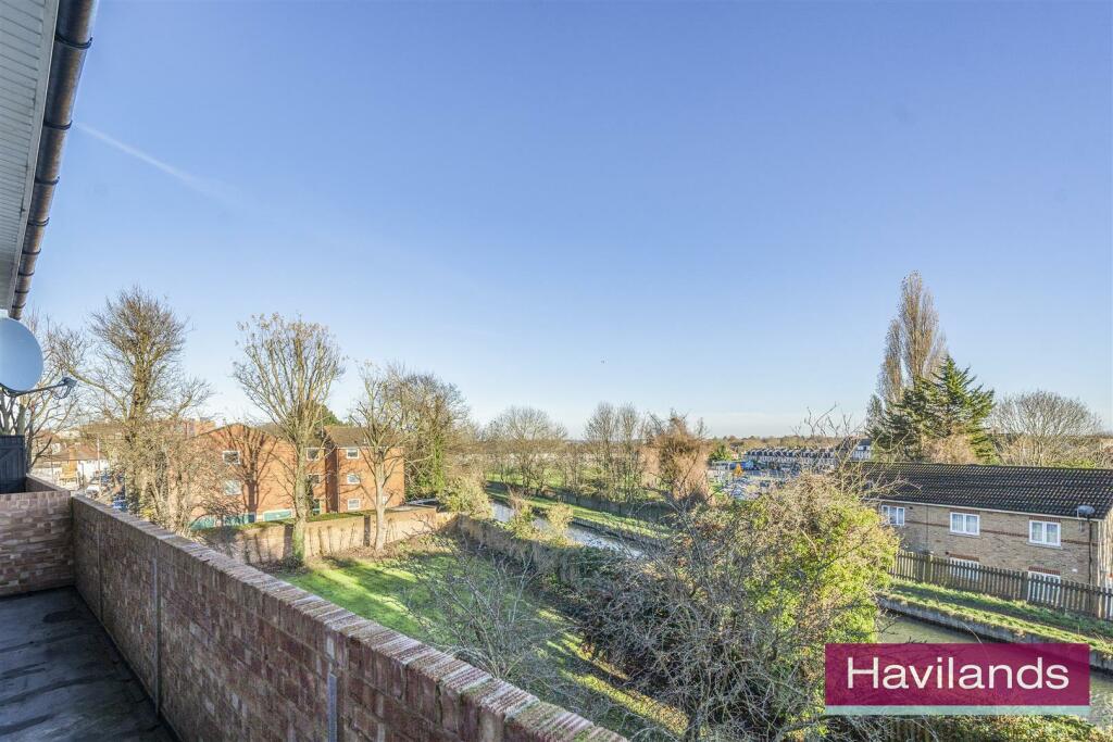 Duncan Court N21 3RL-12.jpg