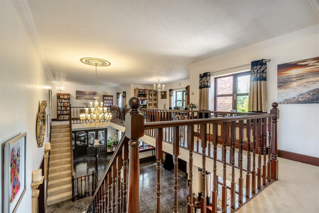 8607032-interior22.jpg