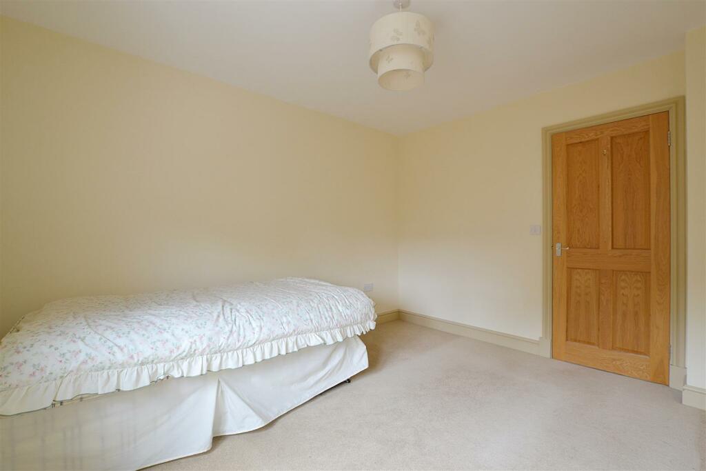 bed 4..JPG