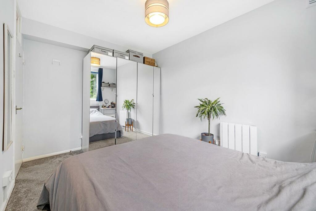 Bedrooom 1 (2).jpg