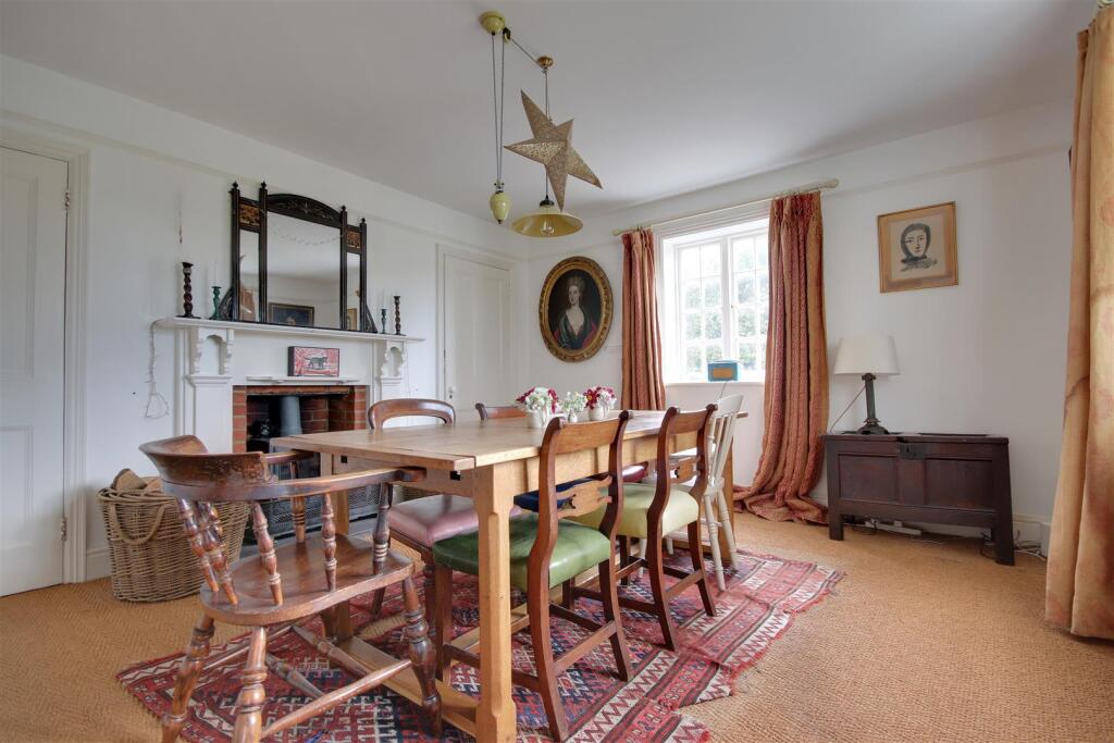 Dining room.jpg