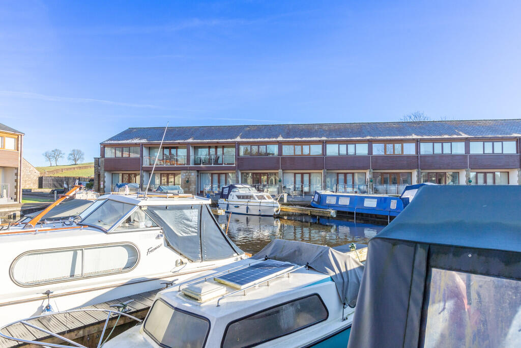 6 Swan House, Tew...