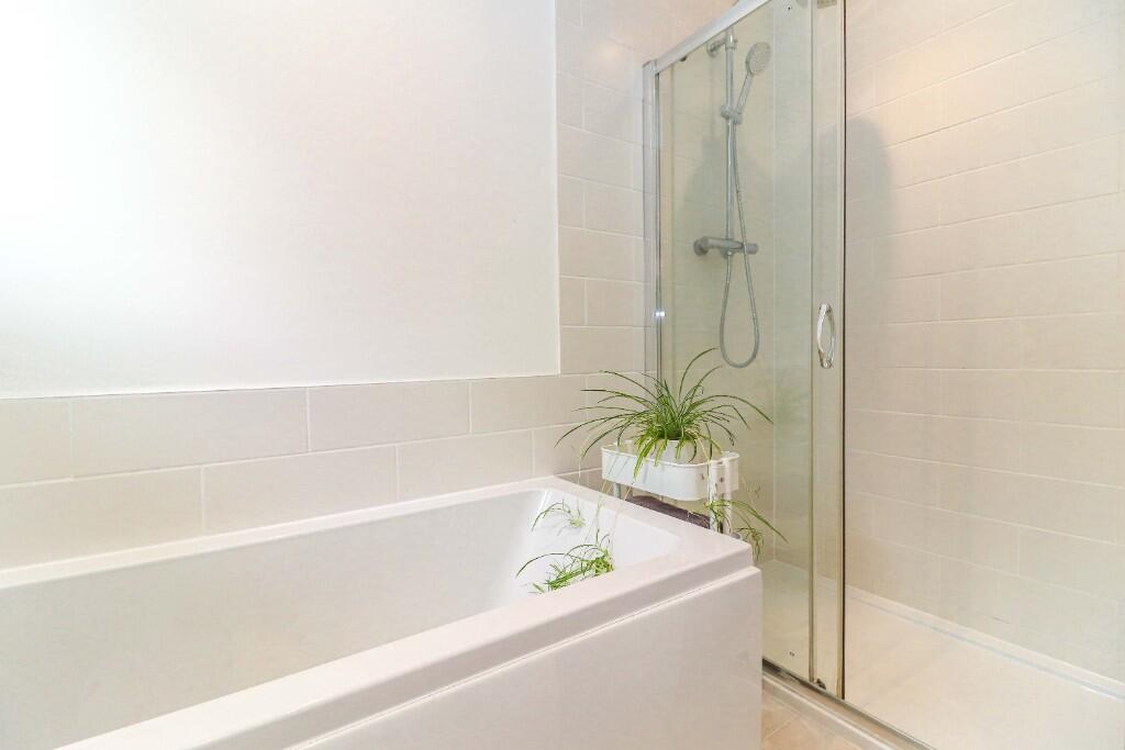 Bath/shower room