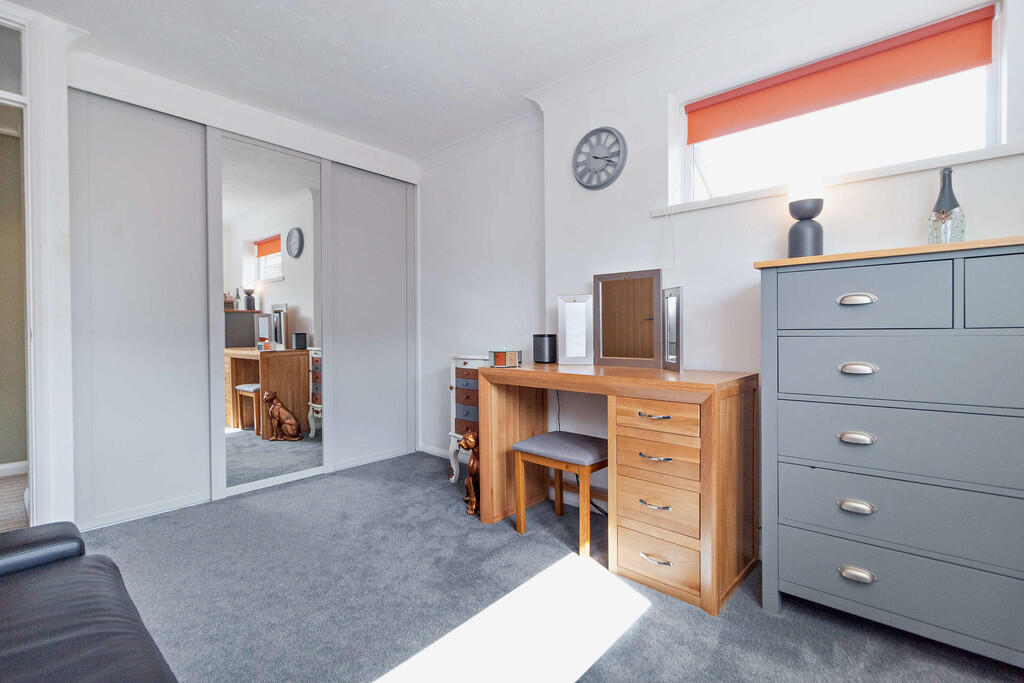 8616731-interior2...