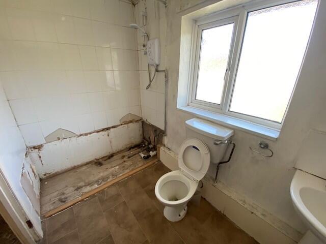 BATHROOM T202508051003.jpg