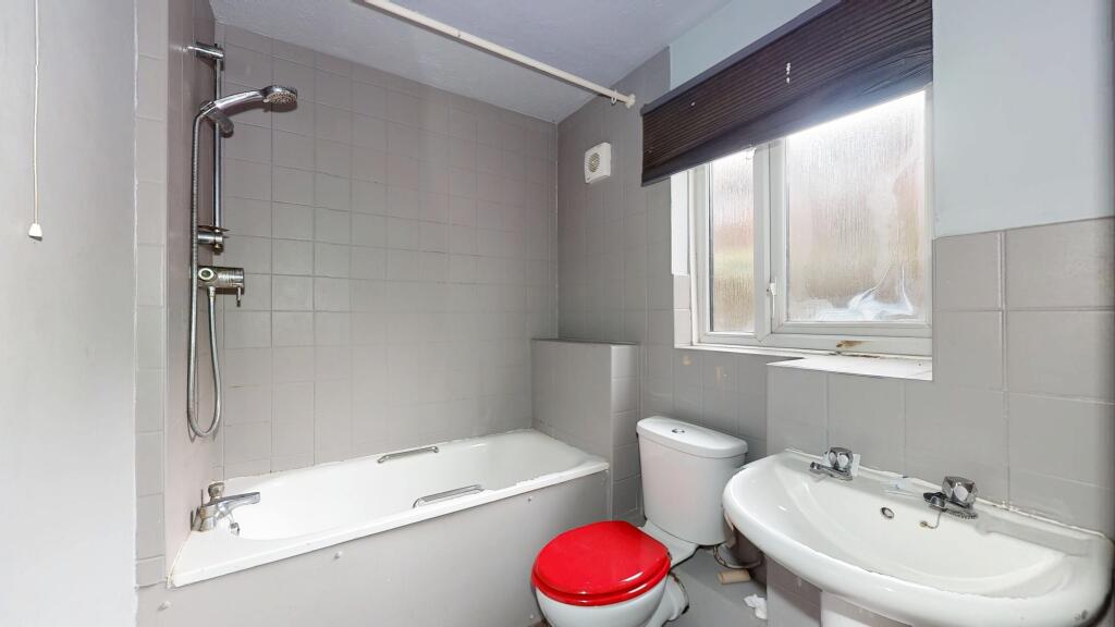 Flat 31, Cotton Avenue, Acton, London, W3 6YE