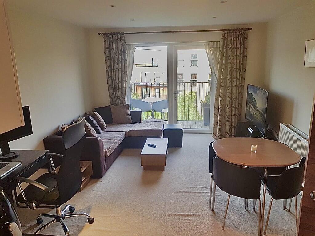 HENRY COURT LOUNG...