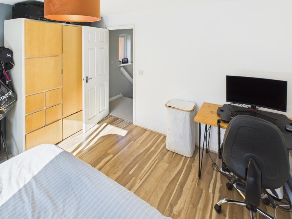 CAM04233G0-PR0016-STILL016