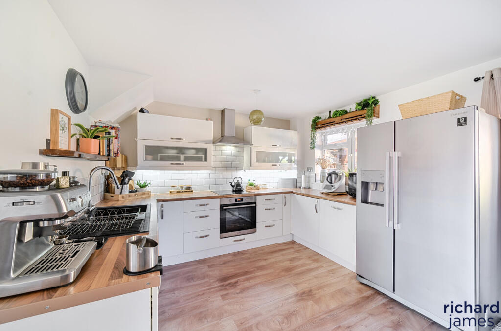 81e009576e2b4ffe98b2ac704a510a69