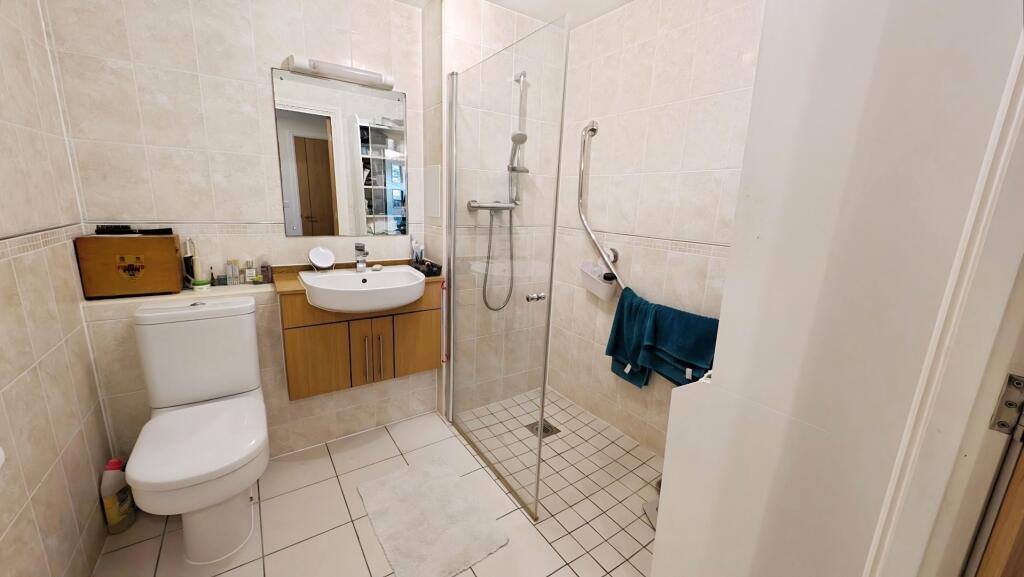 pbox-bathroom-344014.jpg