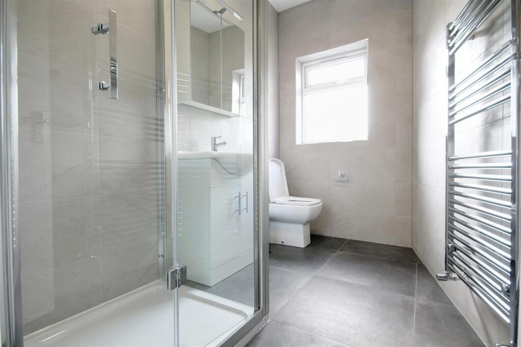 bathroom 2.jpg