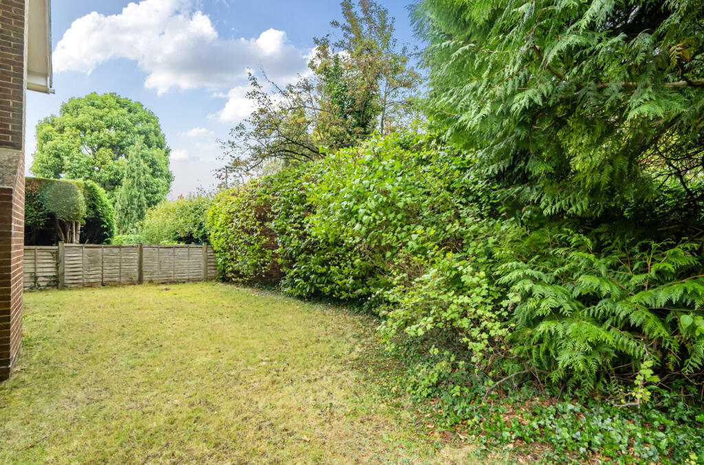 1349777-4-68c19c4...