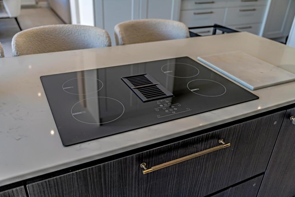 Induction Hob with extractor