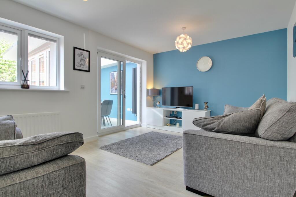 Spacious Lounge - Gus Critchlow EweMove Hinckley