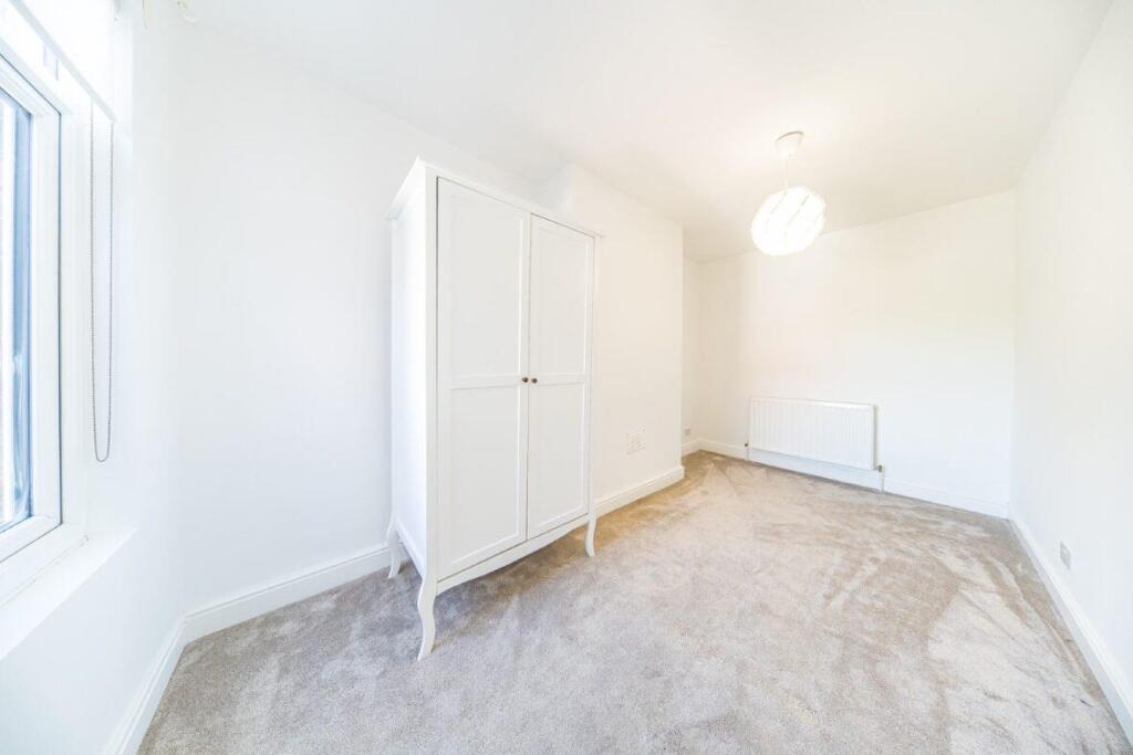 31 Ellaby Road bedroom 2.jpg