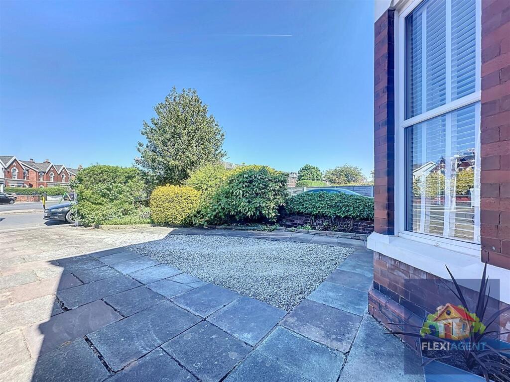 Driveway/Front Garden