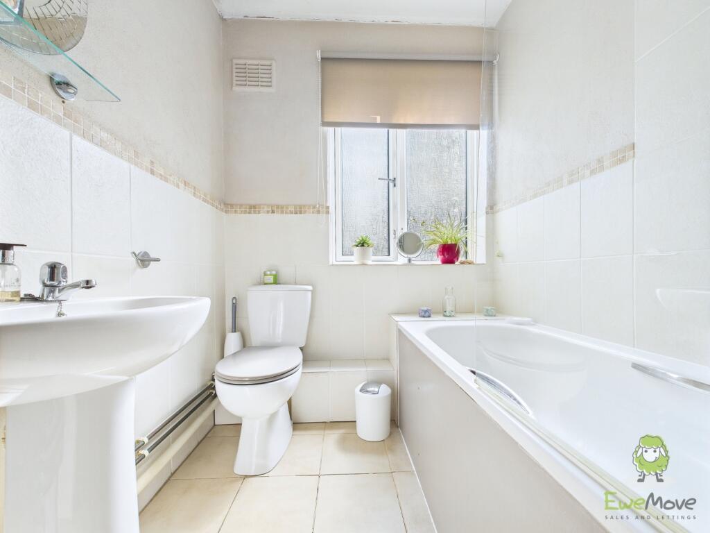 CAM01543G0-PR0135-STILL008