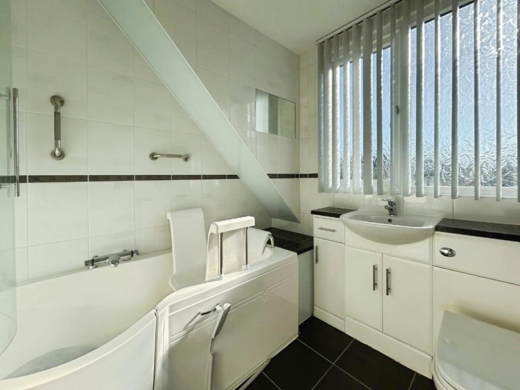 pbox-bathroom-340540.jpeg