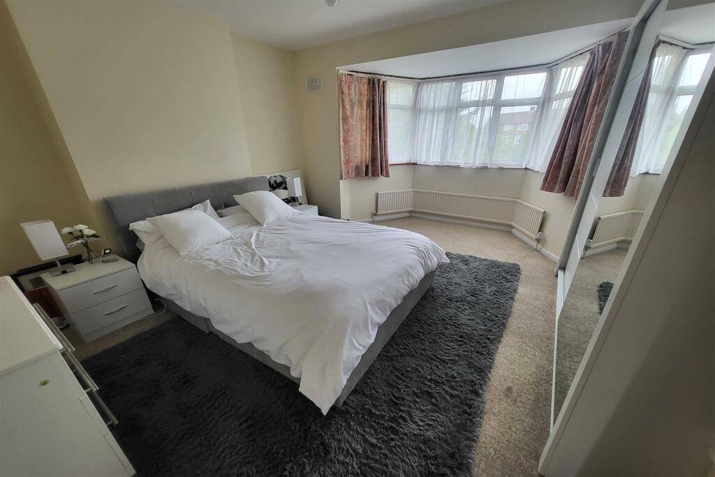 BEDROOM 1:  PIC. 1