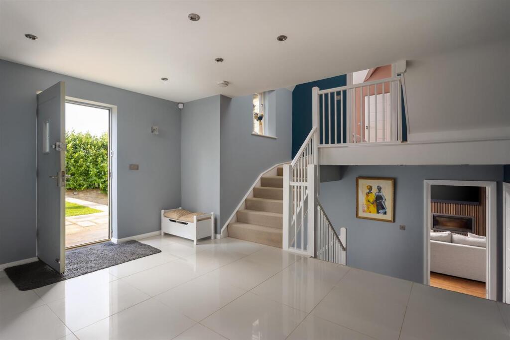 109 - Highfield House - GL54 4AA - Web.jpg