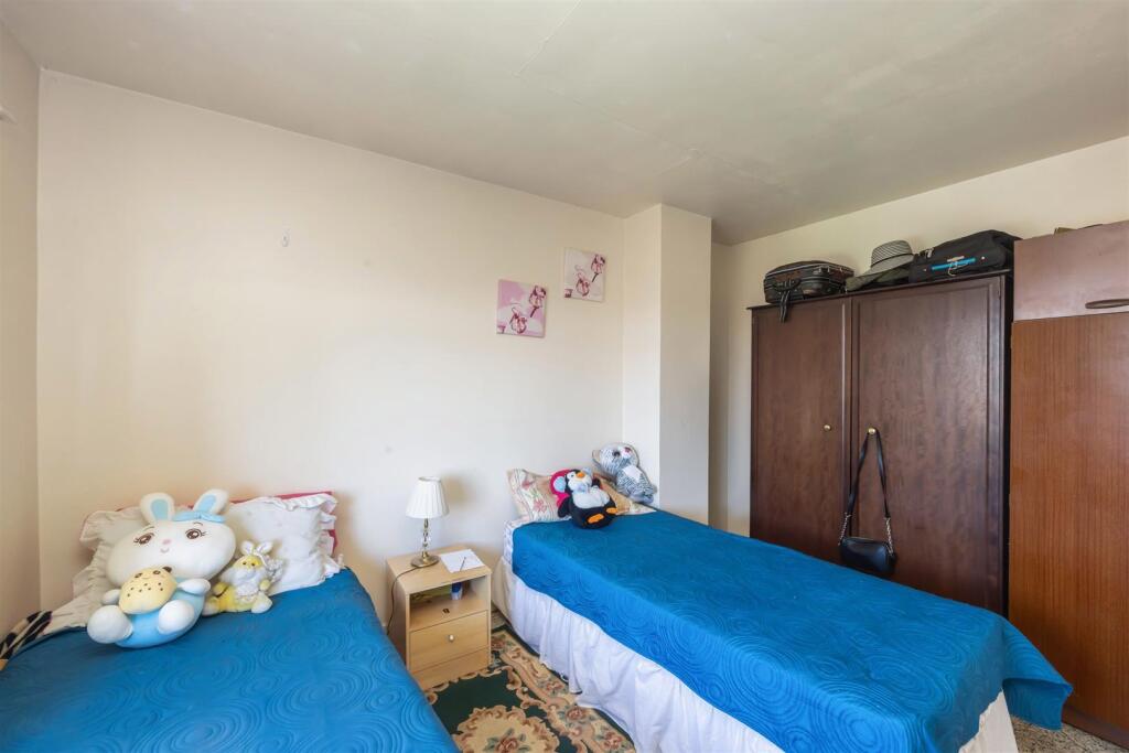 King George VI Dr 17 TWIIN 2.jpeg