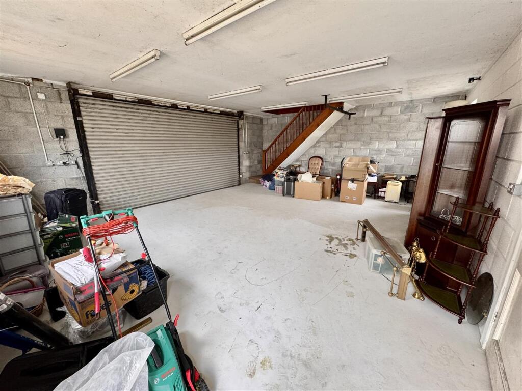 Detached Garage