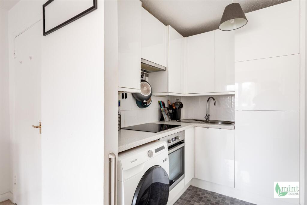 Watermark - 16 Foundry Mews-7.jpg