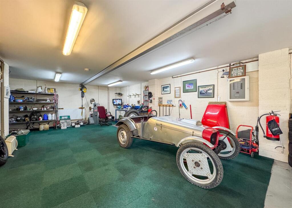 GARAGE