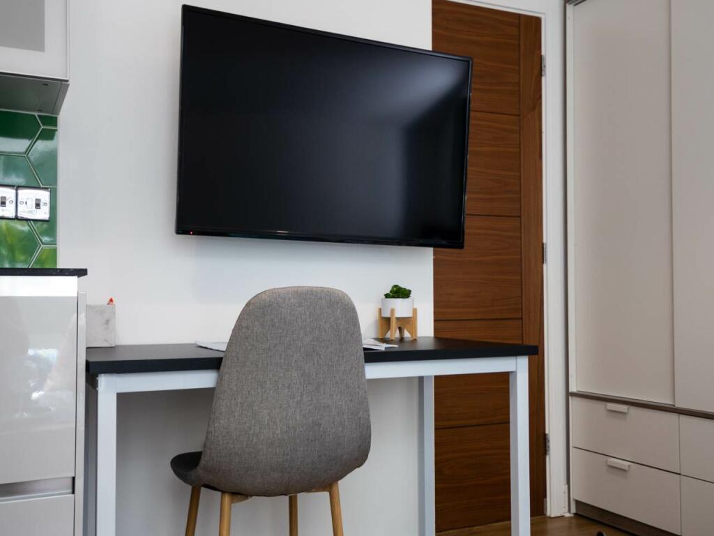 Apt_5_1_WoodlandWay_
