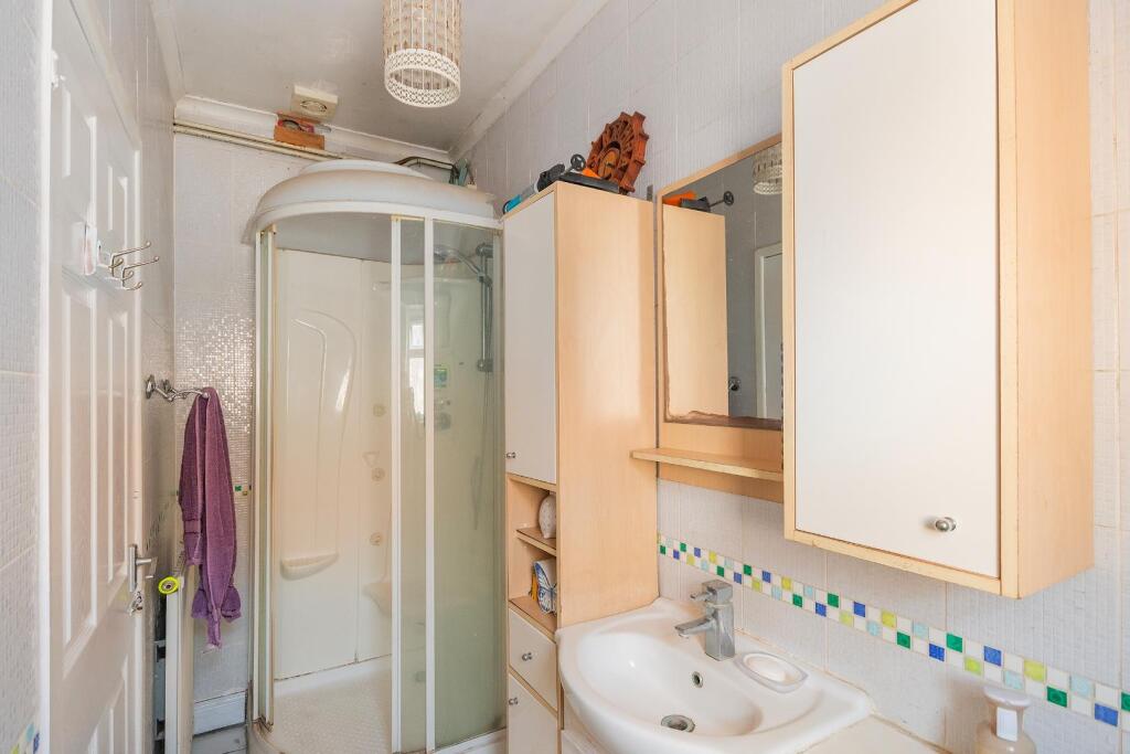 7S1R6EE - Shower Room A.jpg