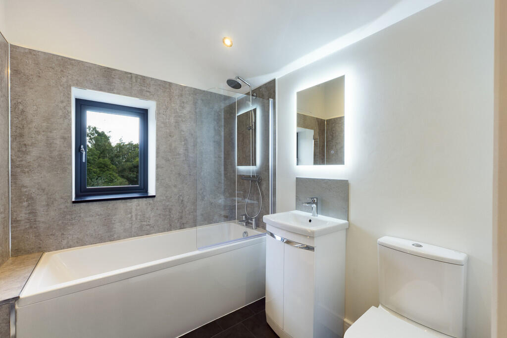 Family Bathroom 